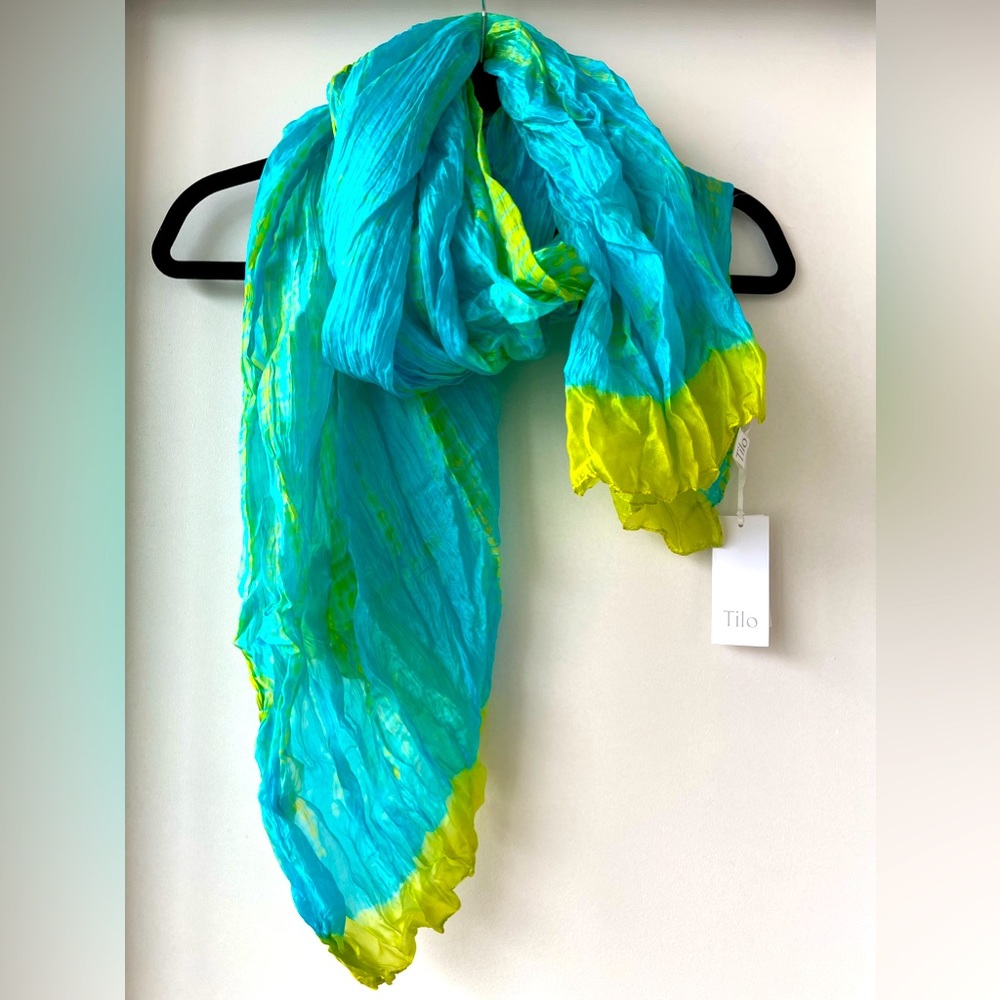 TILO Scarves NEW Silk Crinkle Cutie with Tags. Gorgeous 🎁